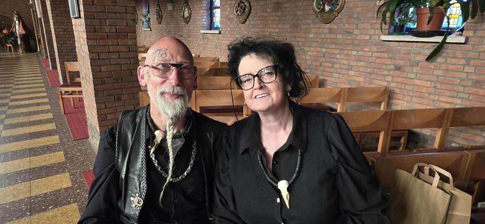 Elly and Flipke seated in a church hall